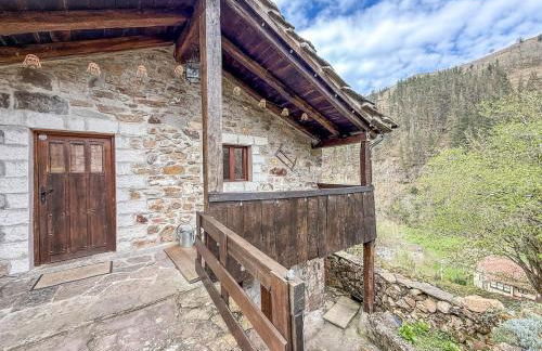 Cabaña La Gurueba, frente rio y cascada - Foto 70