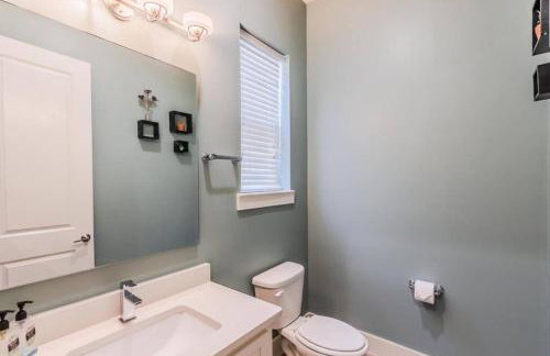 Stunning Townhome Near Uptown - Photo 35