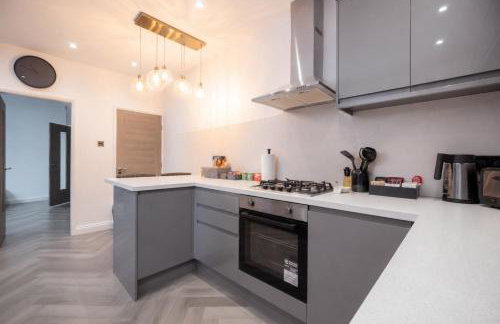 The Manchester Haven Sleeps 10 Near City Centre Breakfast hamper included - Photo 20
