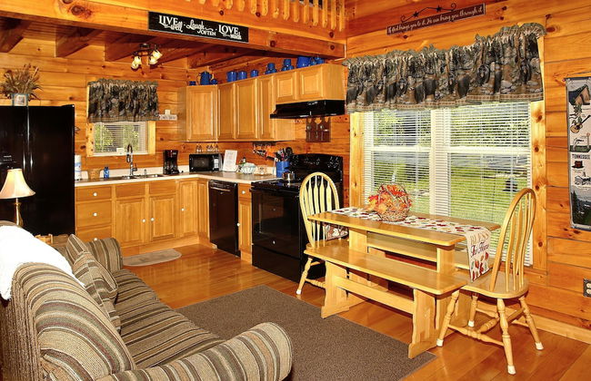A Bit of Heaven - 2 Bedrooms, 2 Baths, Sleeps 8 Cabin by RedAwning - Foto 6