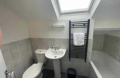 Westm-3 Bdrm 3 bathrooms 1 EnSuite Fab for contractors Free Parking and Wi-Fi - Foto 5