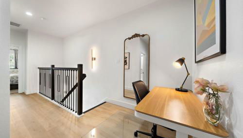 Near DT & Med Center Townhouse WiFi Games Pets - Foto 3