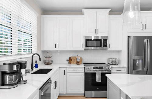 NEW! Manatee Dreams, Pool & Boat Slip, Min to AMI! - Foto 26