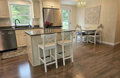 Stay a While in Niantic, Comfort by the Coast - Foto 22