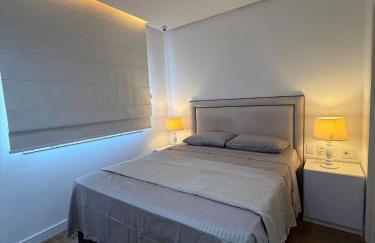 Alto padrão com ar, garagem, sacada integrada - Foto 10