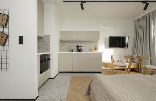 Horse Racing View 8th Floor by Renters - Photo 5