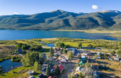 Historic Boho Brothel Lake Retreat Fast Wifi - Foto 1