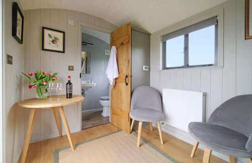 Charming Hut with Outdoor Bath & Decking Sea Views - Foto 8