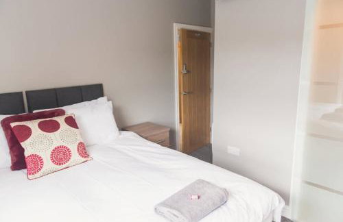 LYNNTON HOUSE Stunning 6 bed Town Centre House ALL with En-Suites Prime Location Tamworth - Foto 32