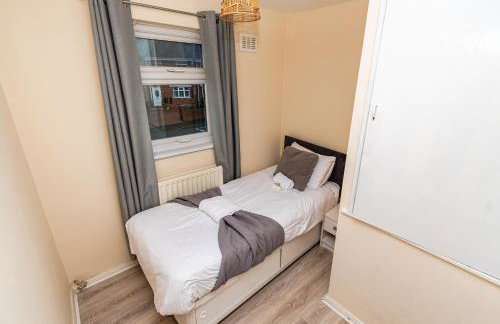 Fife - Driveway Parking Spacious 4 bed house Sleeps 6 Ideal Contractor Accommodation - Foto 18