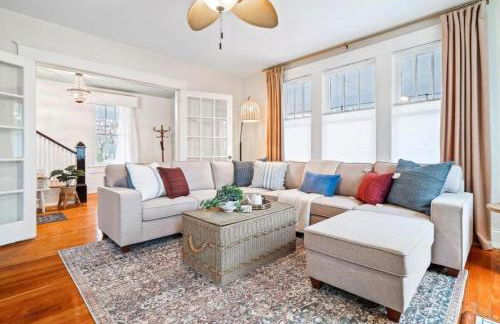 Roberson House Private Pool Walk to DT Sleeps 12 - Foto 5