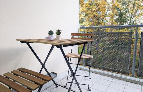 2-Zimmer-Monteurwohnung mit Balkon - Ludwigsfelde bei Berlin - Küche & Bad - Free WiFi - Foto 1