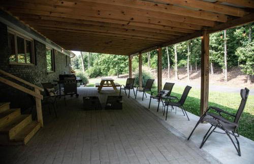 Southern Comfort Retreat with a private hot tub - Foto 47