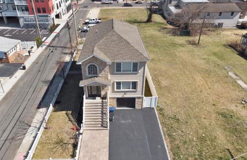 The Seabreeze Haven- Luxury 3BR Coastal Retreat - Near Beach & Free Parking - Foto 32