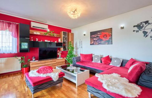 Amazing Home In Krizevci - Photo 5