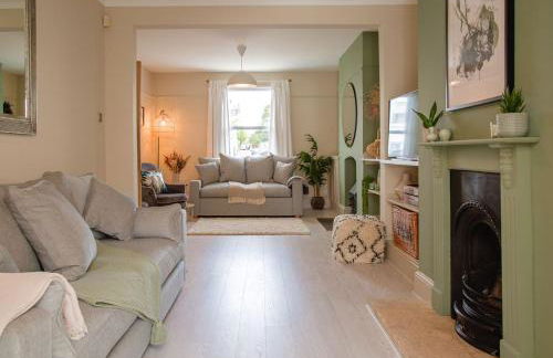 Stunning Townhouse with Large Garden - Sleeps 8! - Photo 2