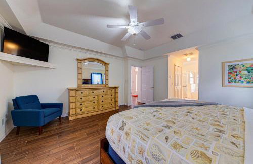 514 - Make Yourself at Home on our Private Pool Deck with Spa - Photo 21