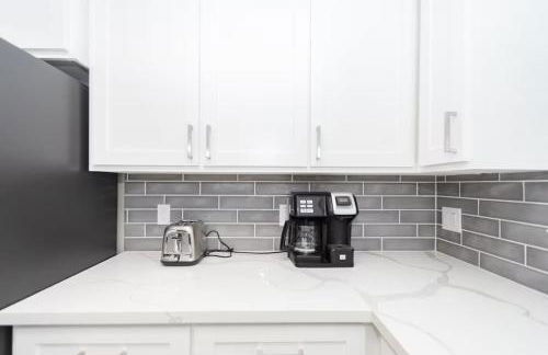 Bay Breeze Escape - 3BR Home with Game Room, Huge Backyard, Patio & Minutes from Boardwalk - Foto 18