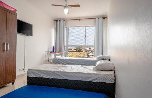 APARTAMENTO, ATÉ 4 PESSOAS,20 Metros da PRAIA do SONHO, PÉ NA AREIA,100 MB WI-FI - Foto 7