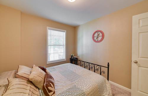 Lakefront Gilbertville Haven with Private Boat Dock! - Foto 17