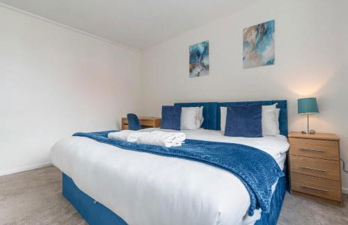 OPK STAYS - Stylish 2 bed Coventry train Station Apt, City Centre, Sleeps 4, FREE Parking, Free Netflix - Foto 7