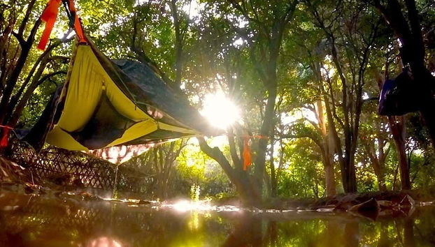 Panorâmica do acampamento suspenso do oásis de Pica