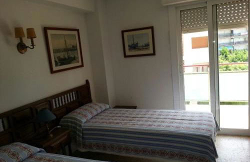 SPACIOUS FLAT WITH SEA VIEWS, FOR 8 PEOPLE WITH 3 BEDROOMS, 2 BATHROOMS and NEXT TO THE BEACH!! - Foto 30
