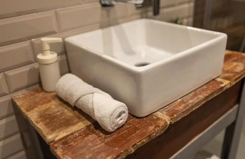 FLORIT FLATS - CENTER MODERN 1BR 2Bth TERRACE WI-FI AC - Photo 11