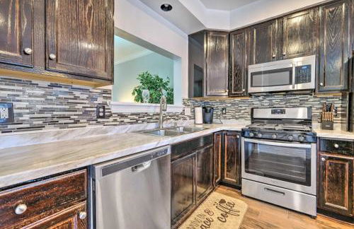 Pond-View Deck and Pool Table Woodbridge Haven! - Foto 8