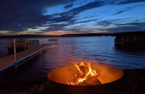 Cozy Home, Hot Tub, Dock, Kayaks, Swimming & More! - Photo 21