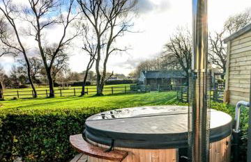 Luxury 2 Bed Cottage with Log Fire Hot Tub & Sauna - Foto 1