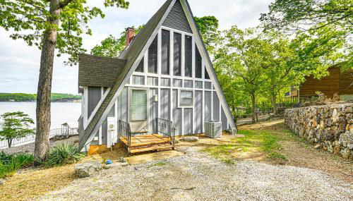 Beach and Dock! Lakefront Ozarks A-Frame Retreat - Foto 2