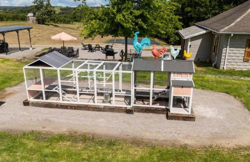 Historic Farm Cottage on 800-Acre Orchard - Foto 12