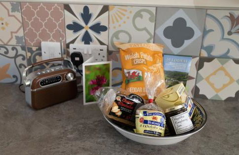 Family Country Cottage with Stunning Mountain Views - Photo 19