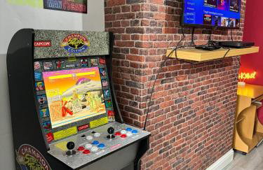 Giga Residential 4 Bedrooms, 8 guests , Near City Centre, Arcade Machine, Sky TV, Netflix, Free Wifi, Free Parking - Foto 9