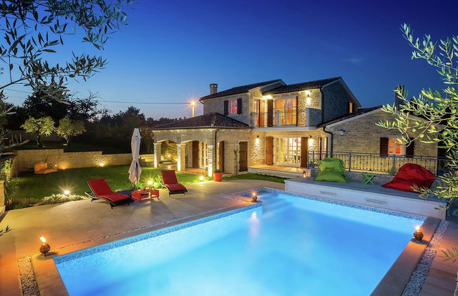 Villa in Porec With Private Pool & Garden - Foto 29