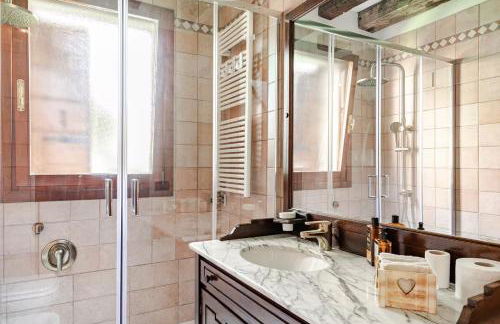 Murano Glass Residence - Photo 12