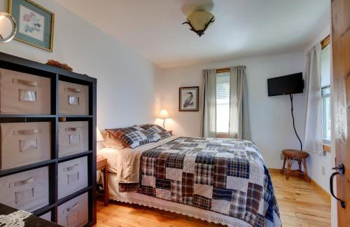 Cozy Lakefront Cabin with Indoor Gas Fireplace! - Foto 13