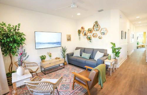 The Botanical Suite Newly Built Upscale Central - Photo 6