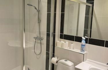 3 Bedroom Lovely Calm Independent Home - Foto 6