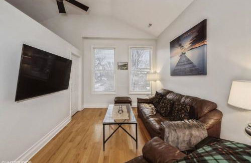 2-Bed 2-Bath Apt - Close to UC w/ Free Parking - Foto 8