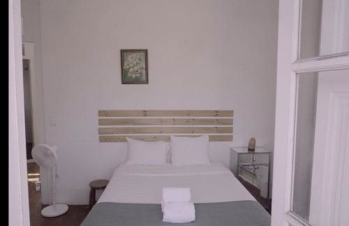 Light & Airy Historic Centre House with Balconies - Photo 14