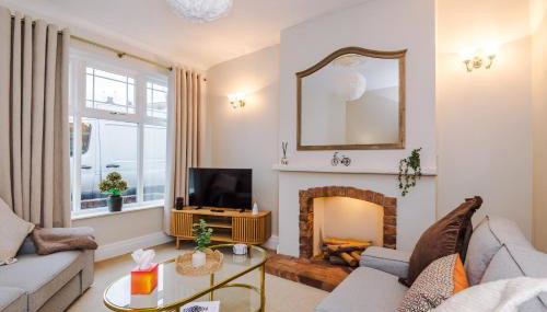 Cosy 3-Bed, Sleeps 5, Free Parking, Long and Short Stays - Foto 1