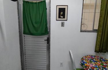 Seu Apto Praia da Costa 6 com Cama Casal e Opcional Pequena Cama Solteiro Simples Barato Local Excelente Ar Cond TV Microondas Todo seu Centro - Foto 19