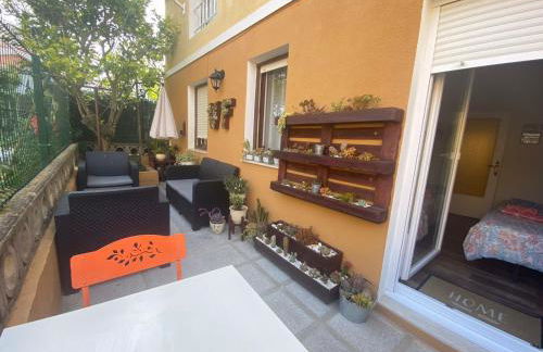 Bajo con terraza a 5 min de la playa (3 hab-6 per) - Foto 2