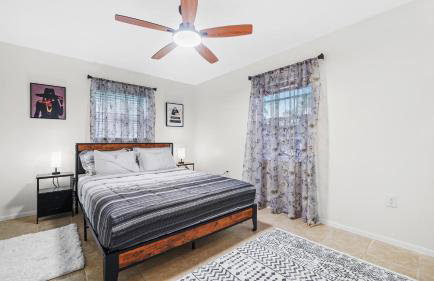 Sunny 3BR Oasis with Water View and Beach Gear Near Siesta - Foto 20