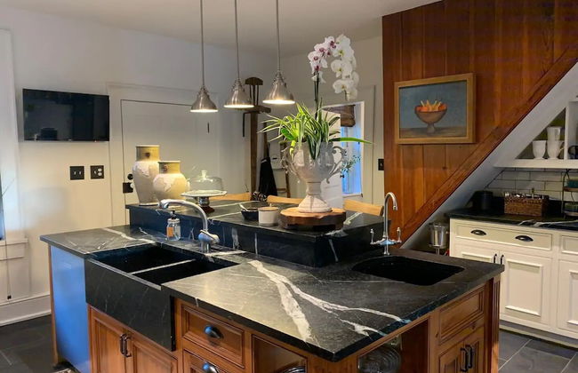 Historic Boyd Harvey House and Grounds 2 Bedroom Home by RedAwning - Foto 10