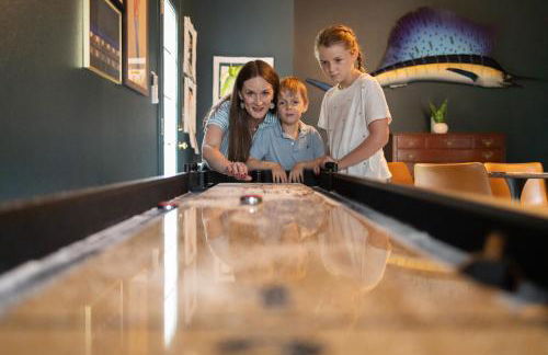 Artsy Downtown Retreat w Hot Tub - Foto 32