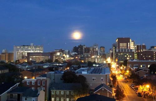 Lux Penthouse Skyline, Views Gym , Free Parking & Wifi - Photo 42