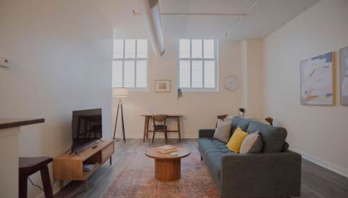 CozySuites The Block - Direct Skybridge Access #2 - Foto 4